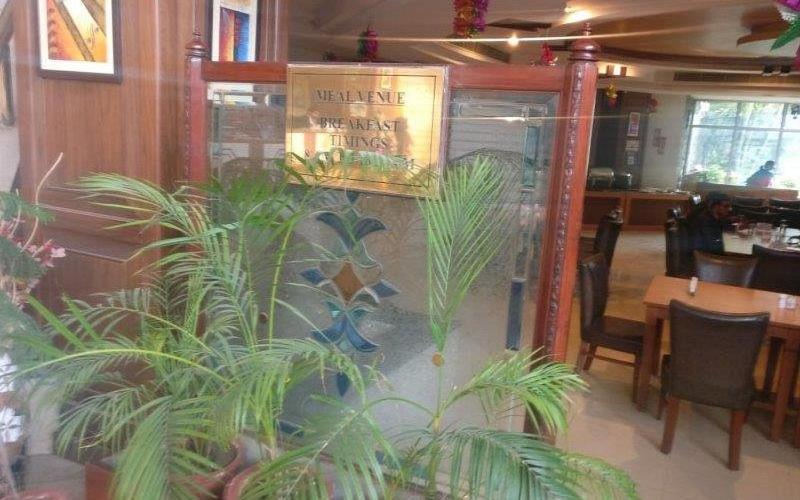Hotel Raj Hans, Faridabad Exterior photo