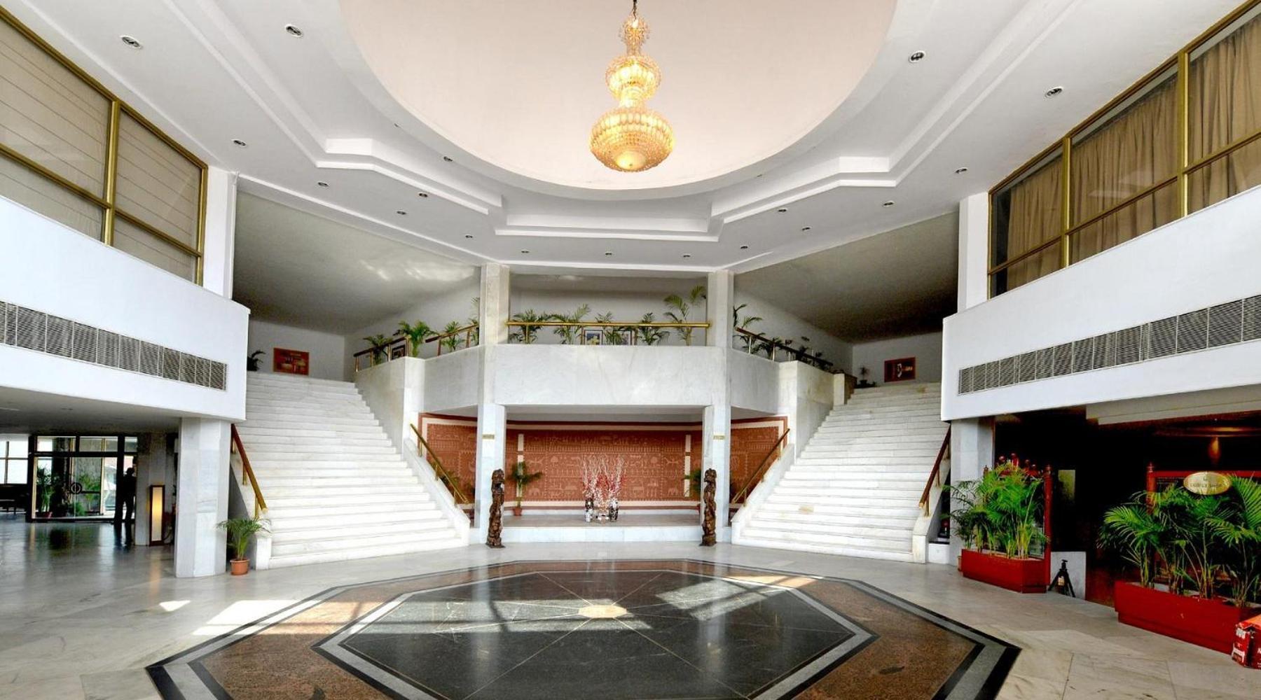 Hotel Raj Hans, Faridabad Exterior photo